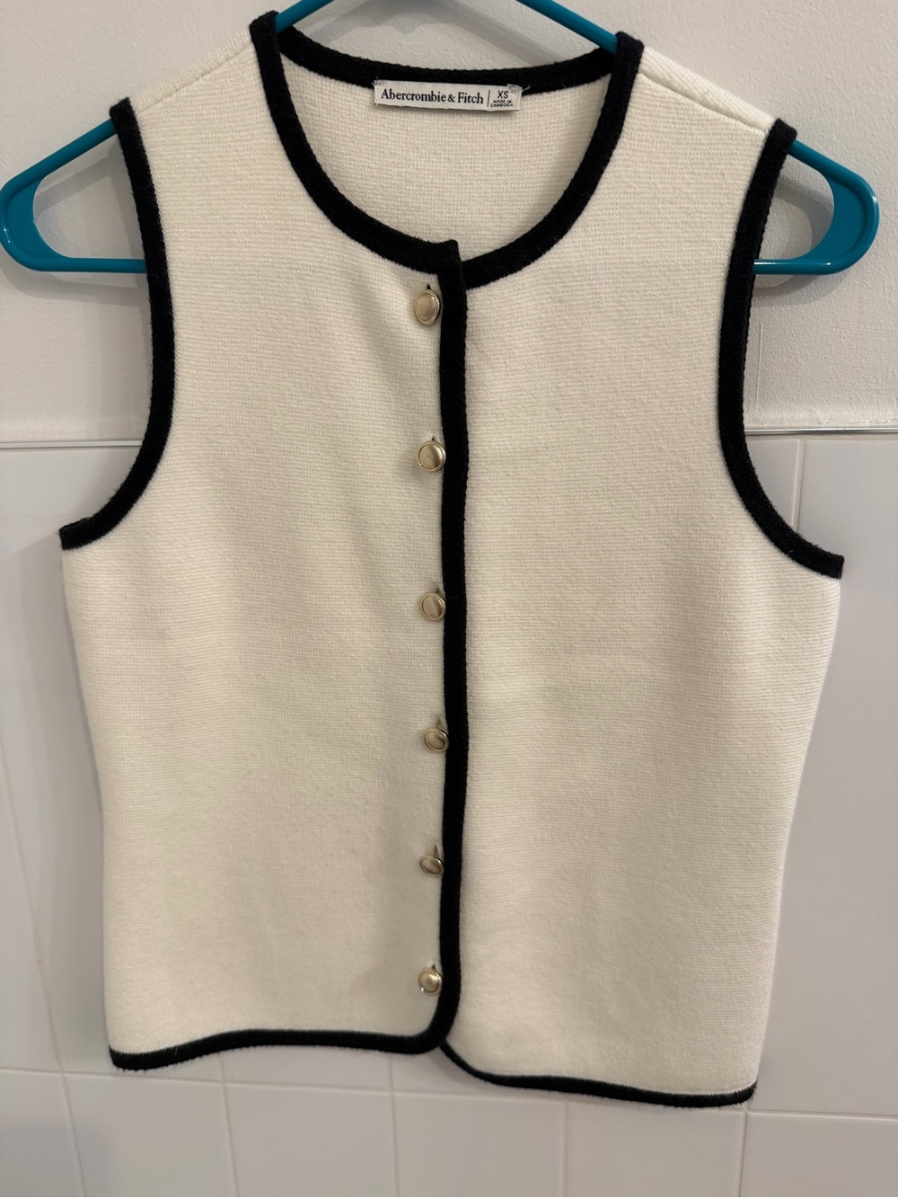 Abercrombie & Fitch Cream Knit Button-Front Vest with Black Trim